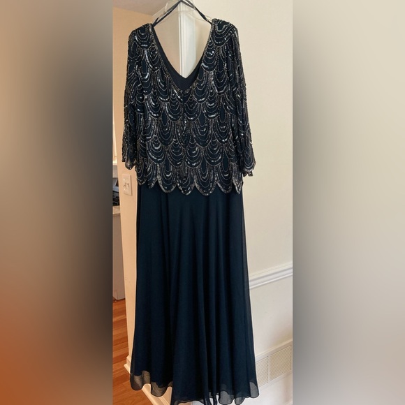 J Kara 3/4 Sleeve Scallop Beaded Pop Over Gown Navy Blue Size 20W - Picture 6 of 15